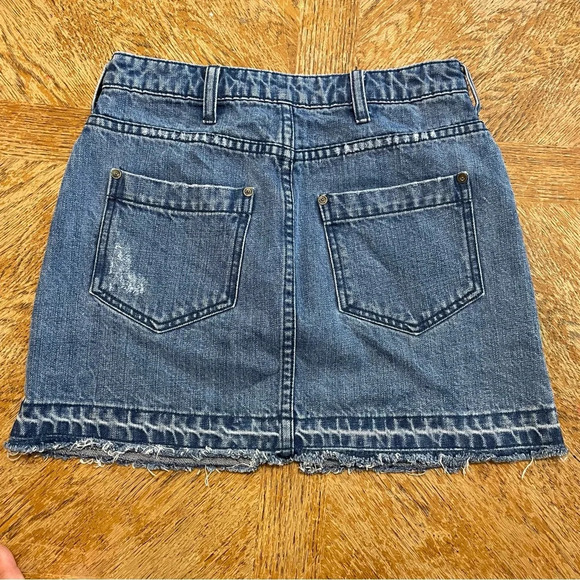 Free People Denim Mini Skirt Size 2 Women's Blue Distressed Raw Hem Boho. - Picture 2 of 6